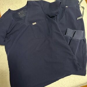 Figs women’s Navy Short Sleeve V-Neck Scrub Top